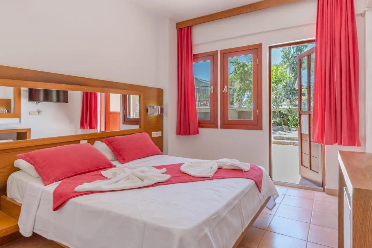 Club Pink Palace Hotel Oludeniz 3*,