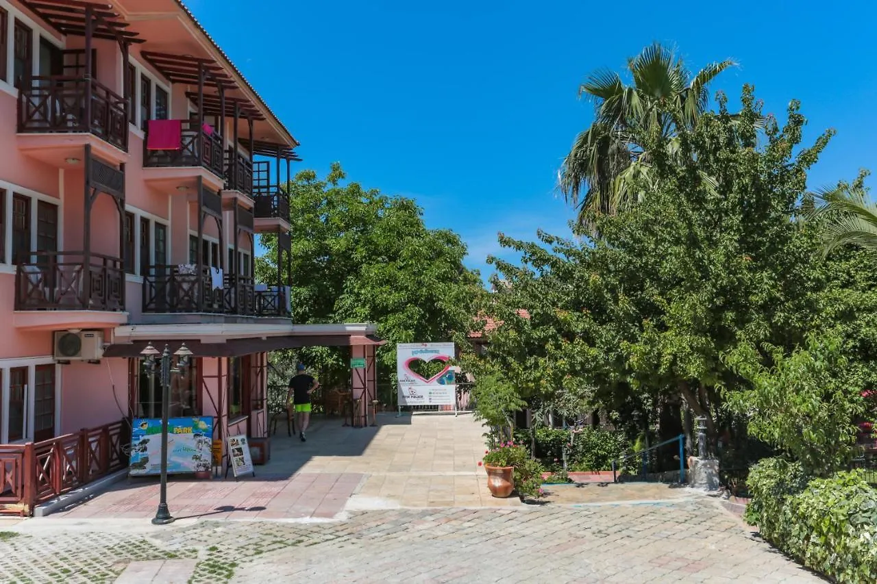 Club Pink Palace Hotel Oludeniz